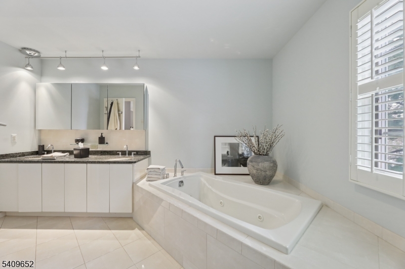 7 Coniston Court Wayne, NJ 07470 - Photo 26 of 35