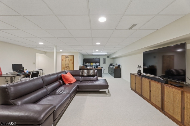 7 Coniston Court Wayne, NJ 07470 - Photo 32 of 35