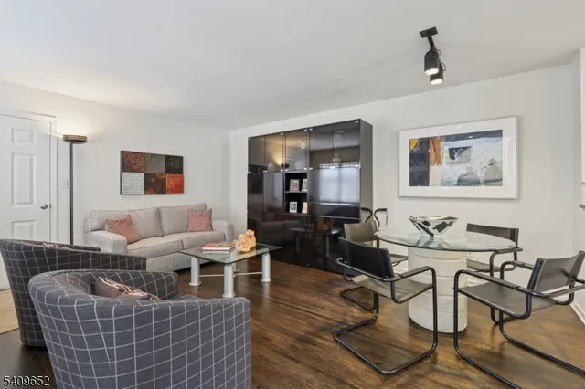 $639,900 | 7 Coniston Court, Wayne, NJ 07470