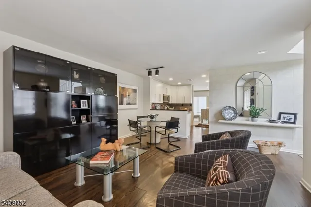 $639,900 | 7 Coniston Court, Wayne, NJ 07470