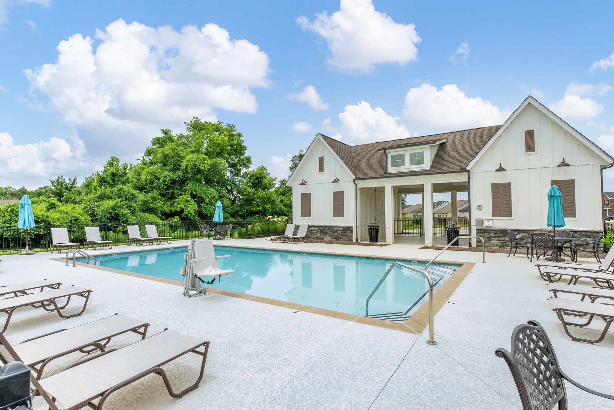 1521 Holton Road Gallatin, TN 37066 - Photo 2 of 2 an outdoor view with patio