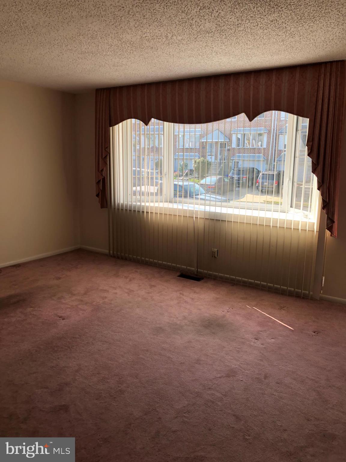 11876 Basile Road Philadelphia, PA 19154 - Photo 16 of 16 Front Bay Window