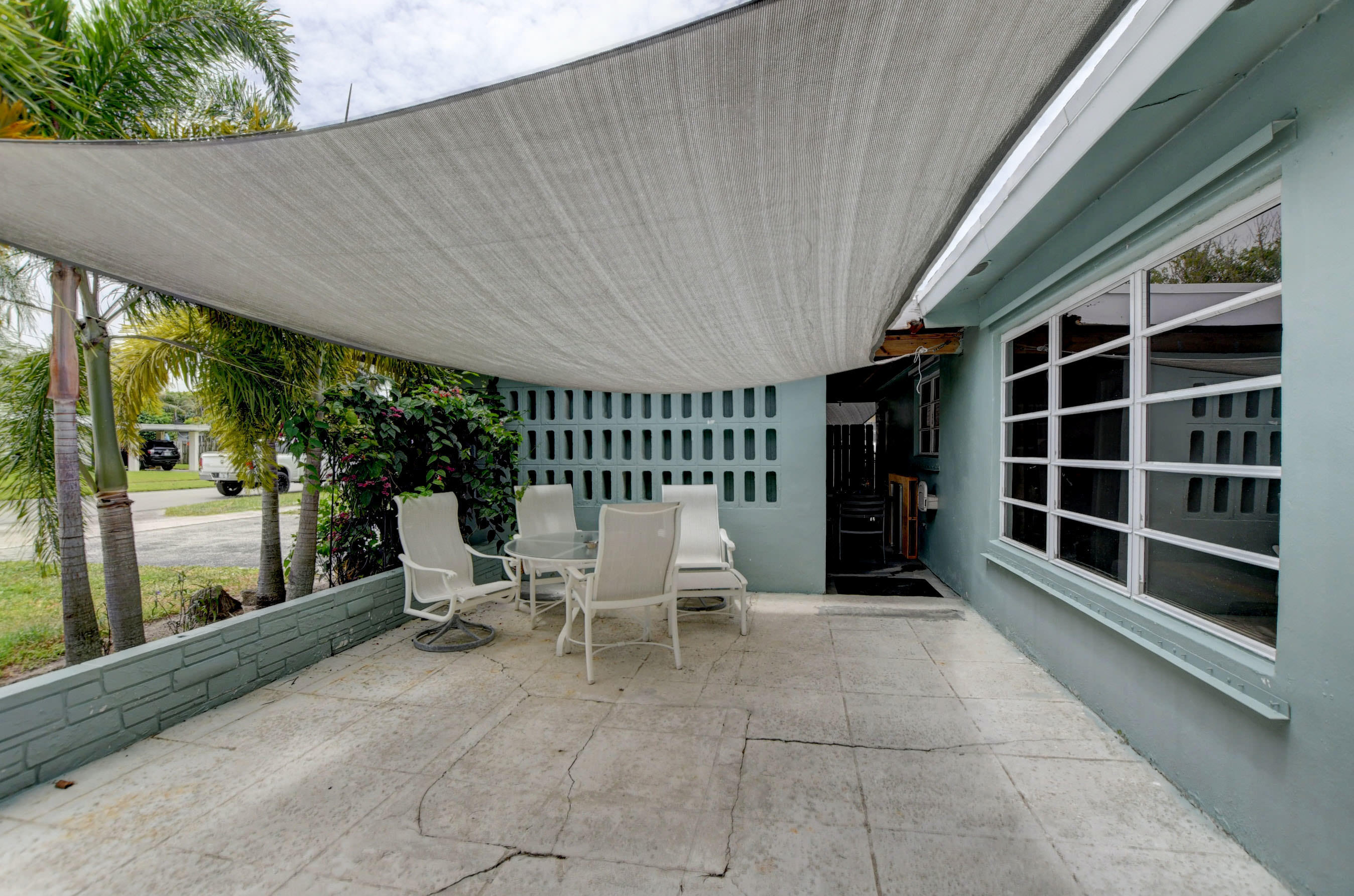 261 Northeast 28th Road Boca Raton, FL 33431 - Photo 5 of 33 Front patio