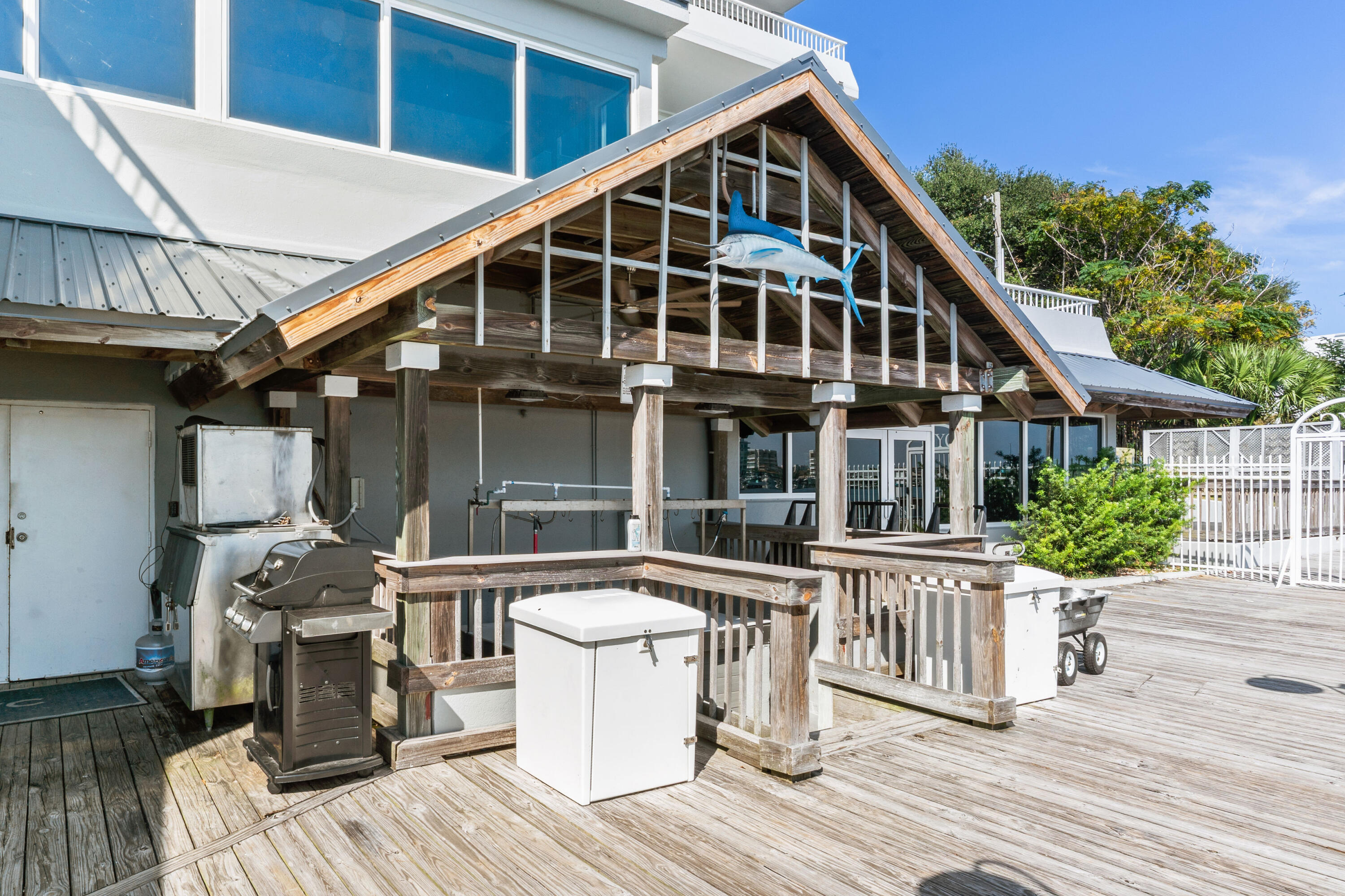 320 Harbor Boulevard, Unit 1201 Destin, FL 32541 - Photo 69 of 86 Destin Yacht Club fish cleaning station