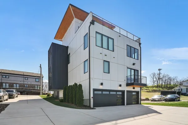 $1,695,000 | 6012 B Hill Cir Drive, Nashville, TN 37209