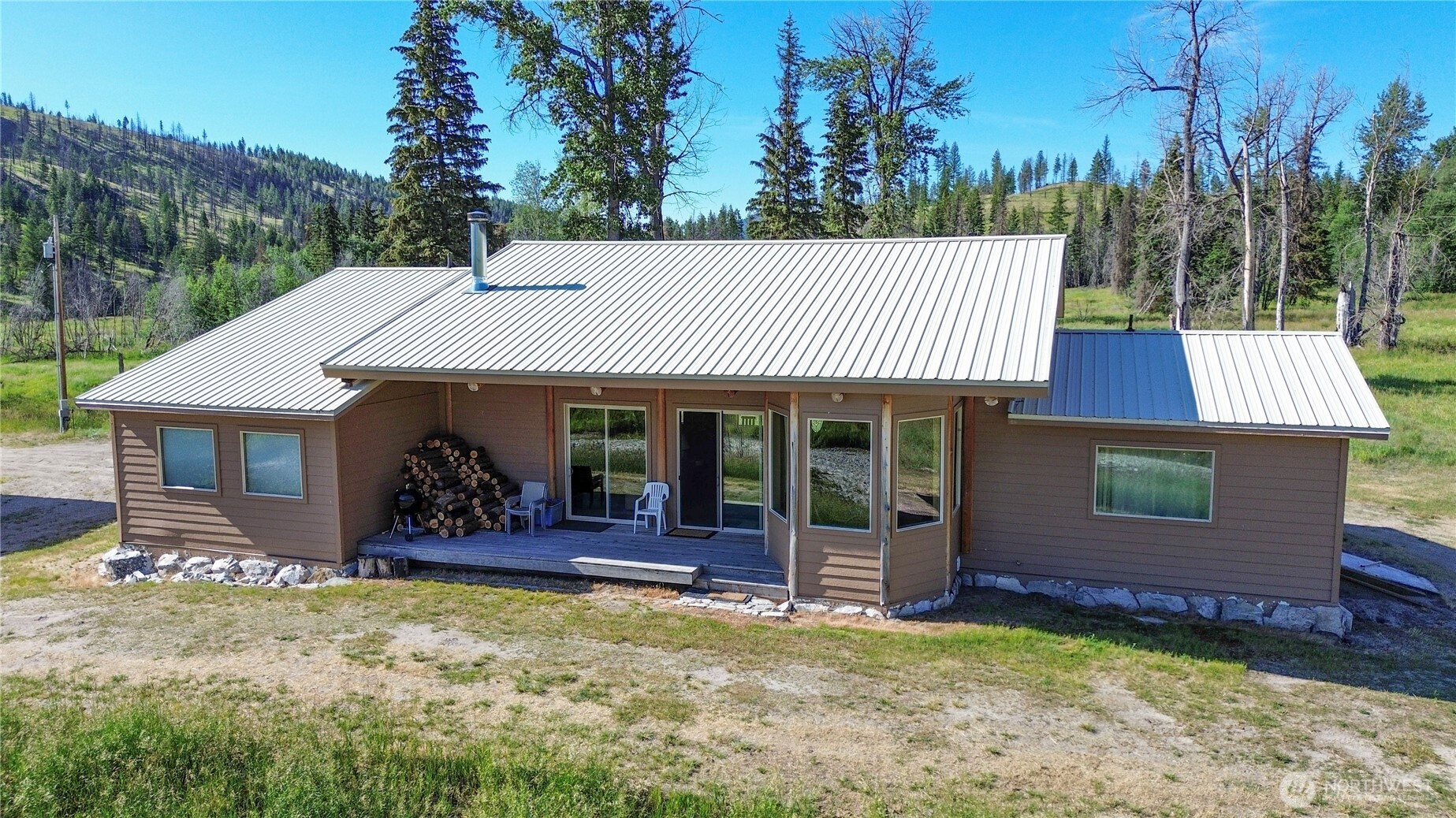 333 Bonaparte Lake Road Tonasket, WA 98855 - Photo 3 of 37