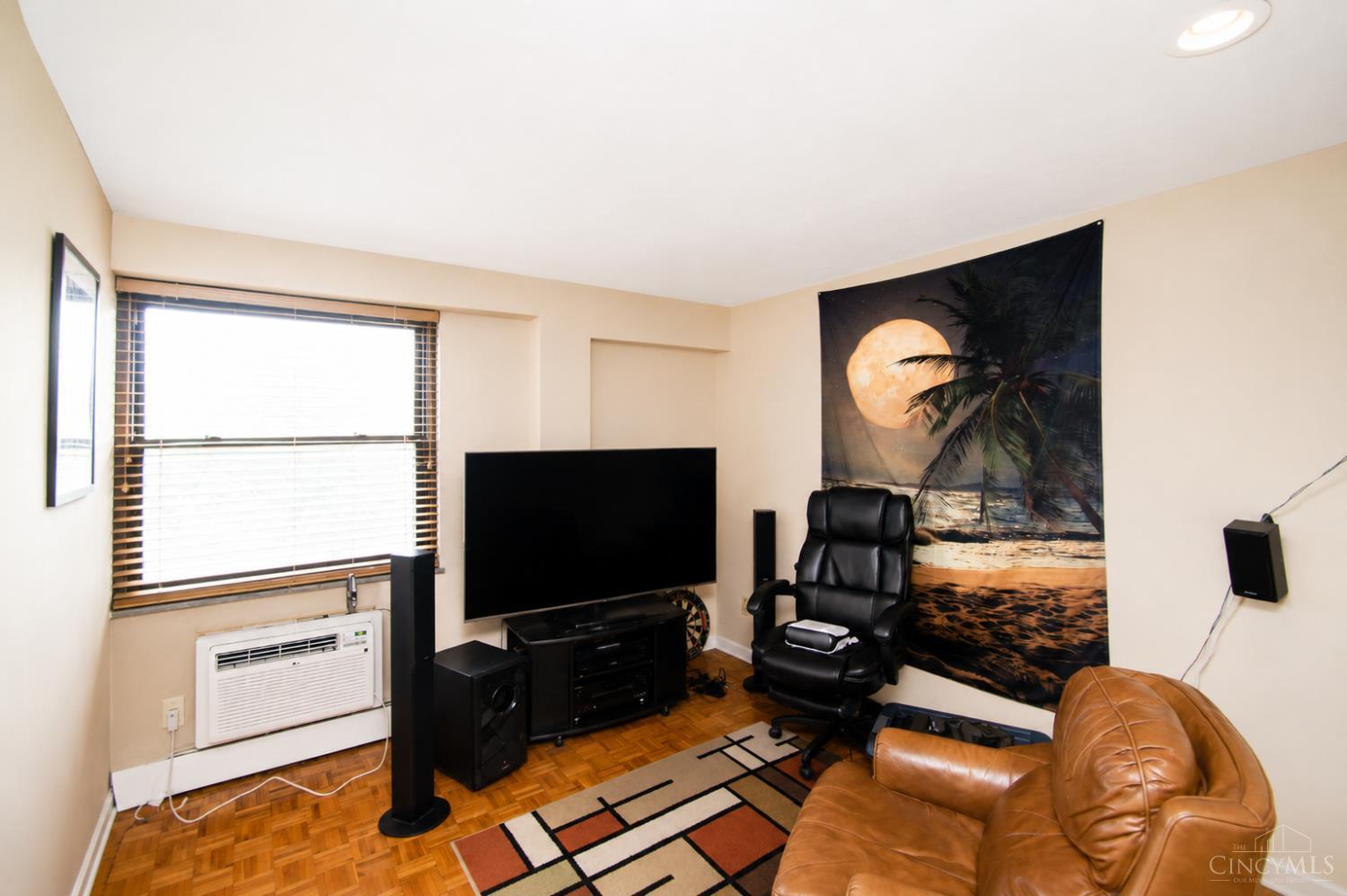 1815 William Howard Taft Road, Unit 809 Cincinnati, OH 45206 - Photo 11 of 22