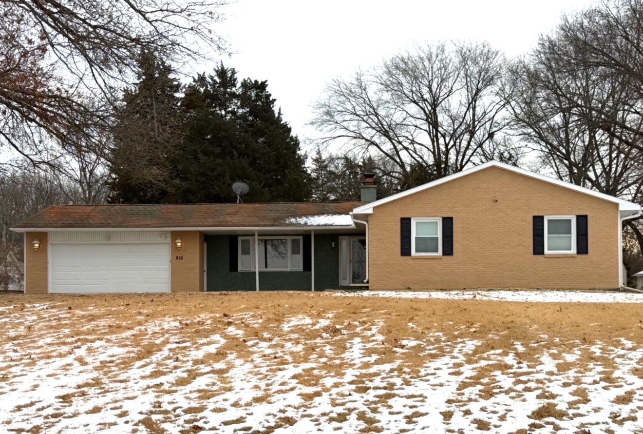 855 Riverside Drive Dixon, IL 61021 - Photo 1 of 17