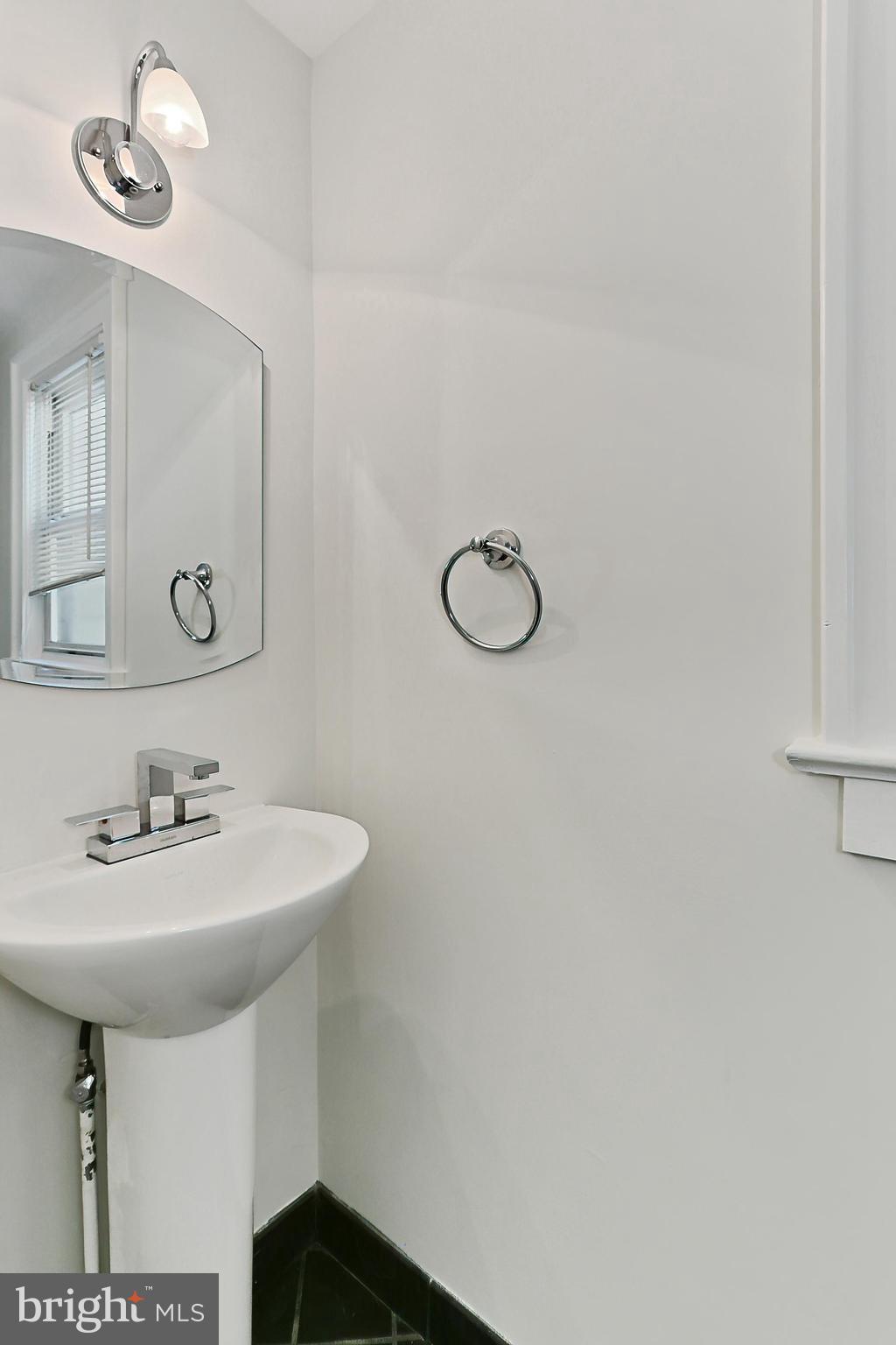 3304 Annandale Road Falls Church, VA 22042 - Photo 23 of 57 Main Level Powder Room