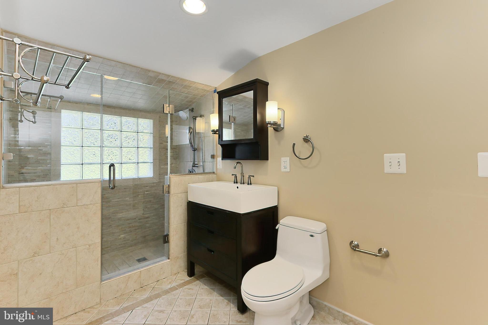 3304 Annandale Road Falls Church, VA 22042 - Photo 27 of 57 Upper Level Full Bath