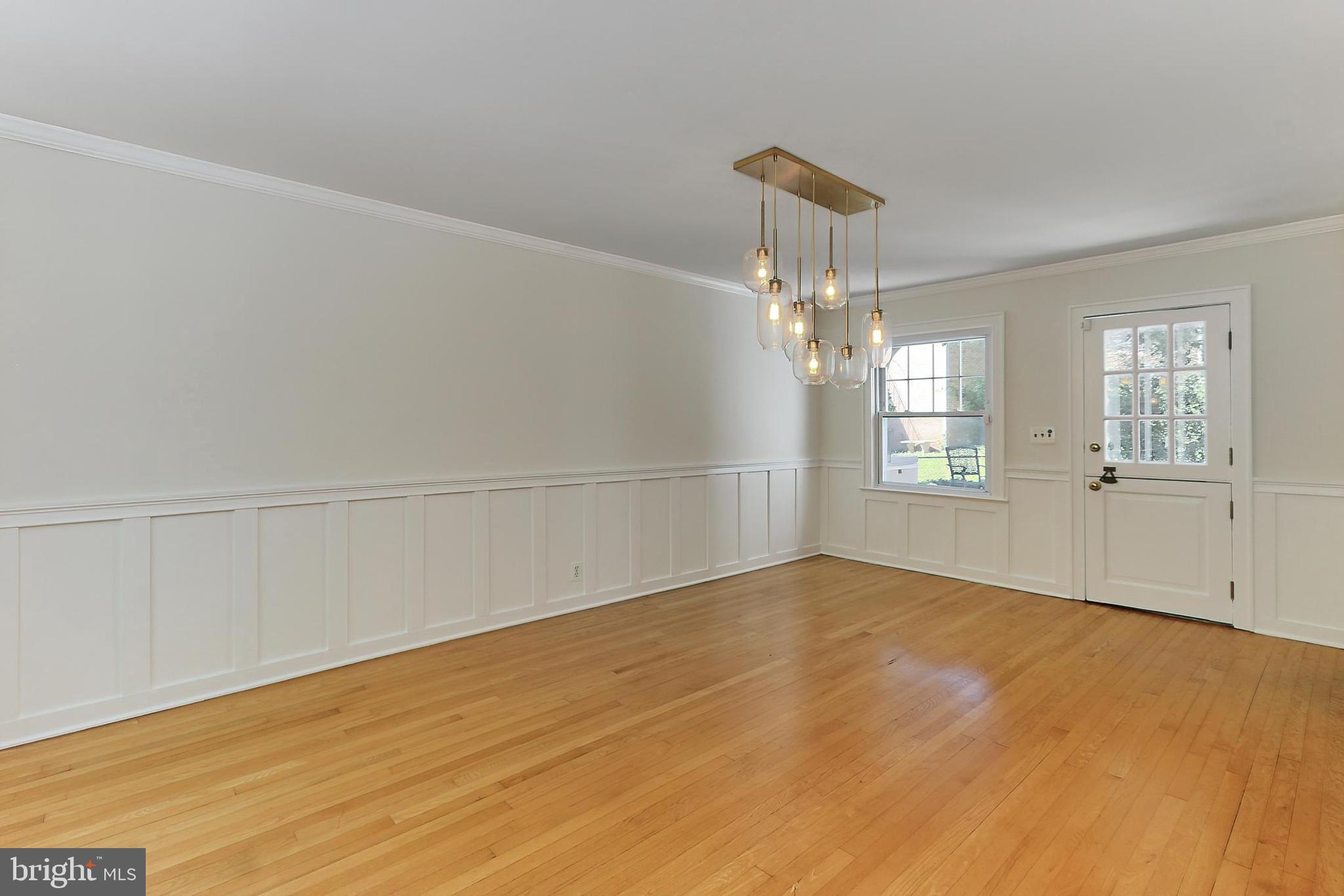 3304 Annandale Road Falls Church, VA 22042 - Photo 9 of 57 Dining Room w/Dutch Door Leads to Backyard