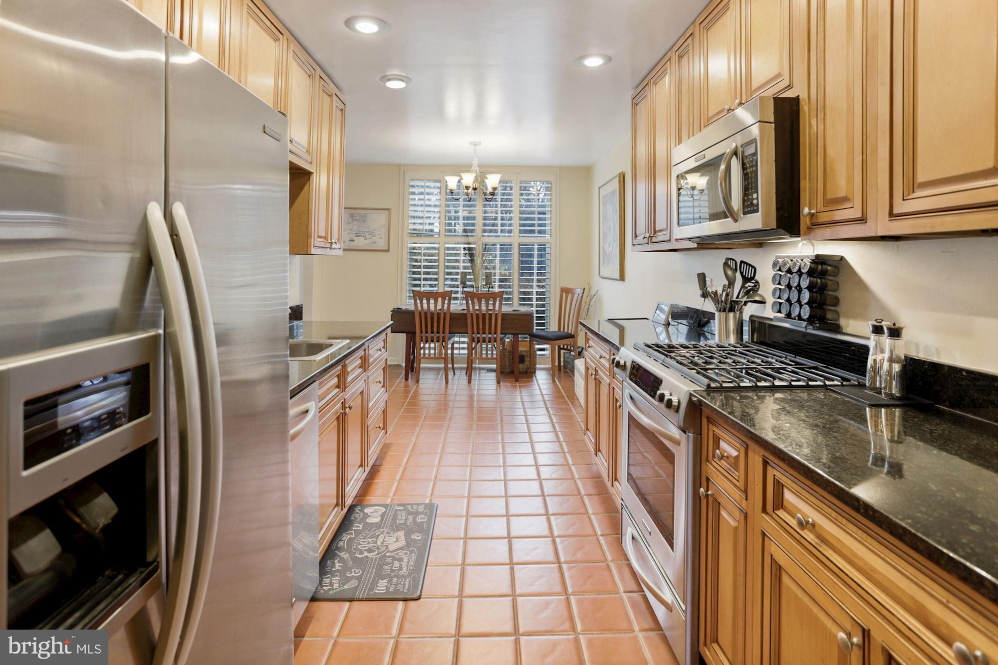 8017 Inverness Ridge Road Potomac, MD 20854 - Photo 6 of 19 Kitchen with table space