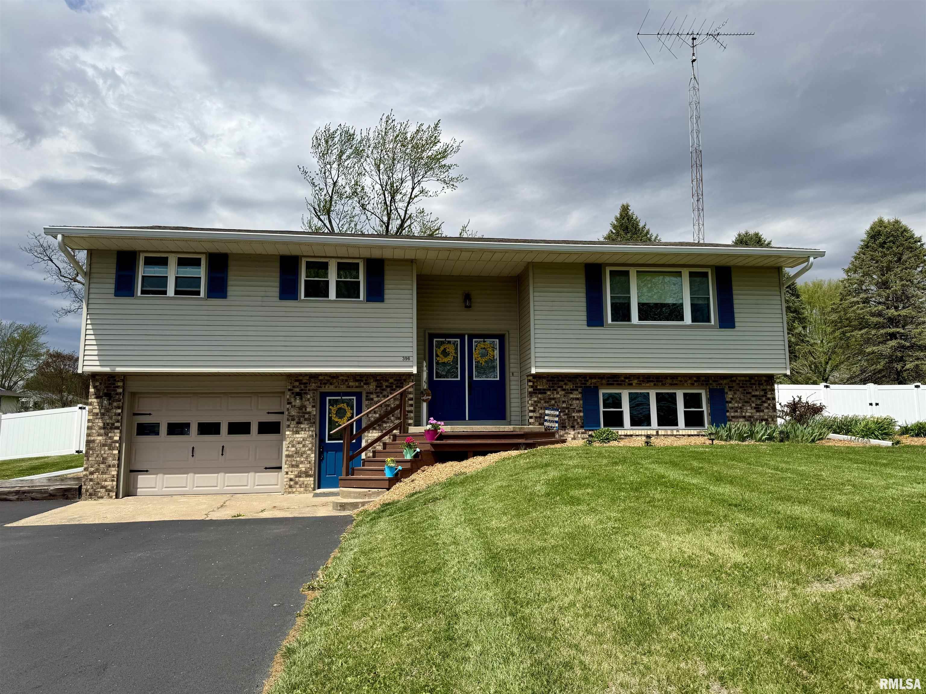 396 McGrew Drive Avon, IL 61415 - Photo 1 of 50