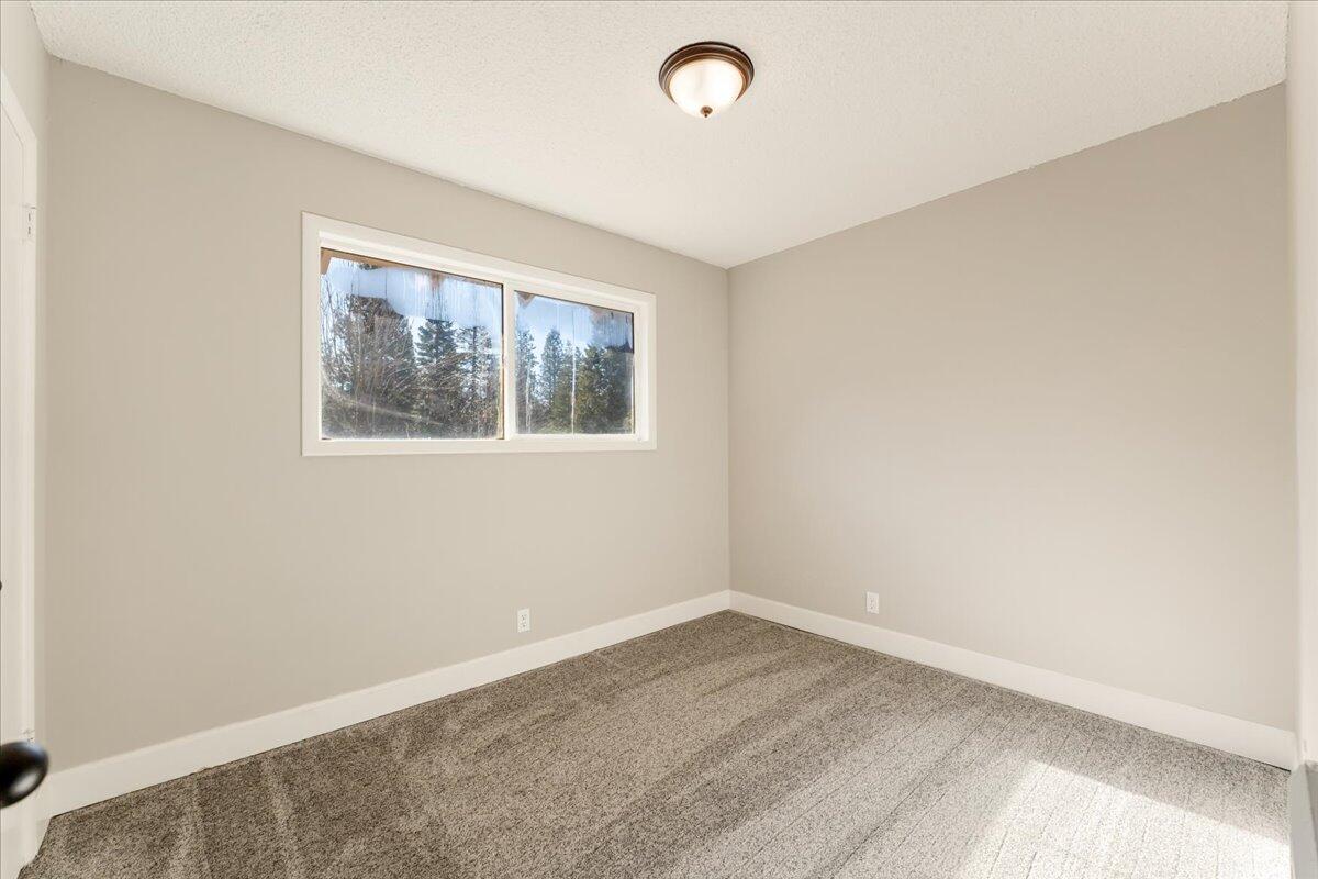 509 Deetz Road Mount Shasta, CA 96067 - Photo 20 of 30 South Bedroom