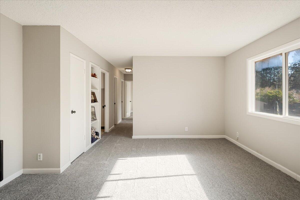 509 Deetz Road Mount Shasta, CA 96067 - Photo 8 of 30 Living Room - View 3