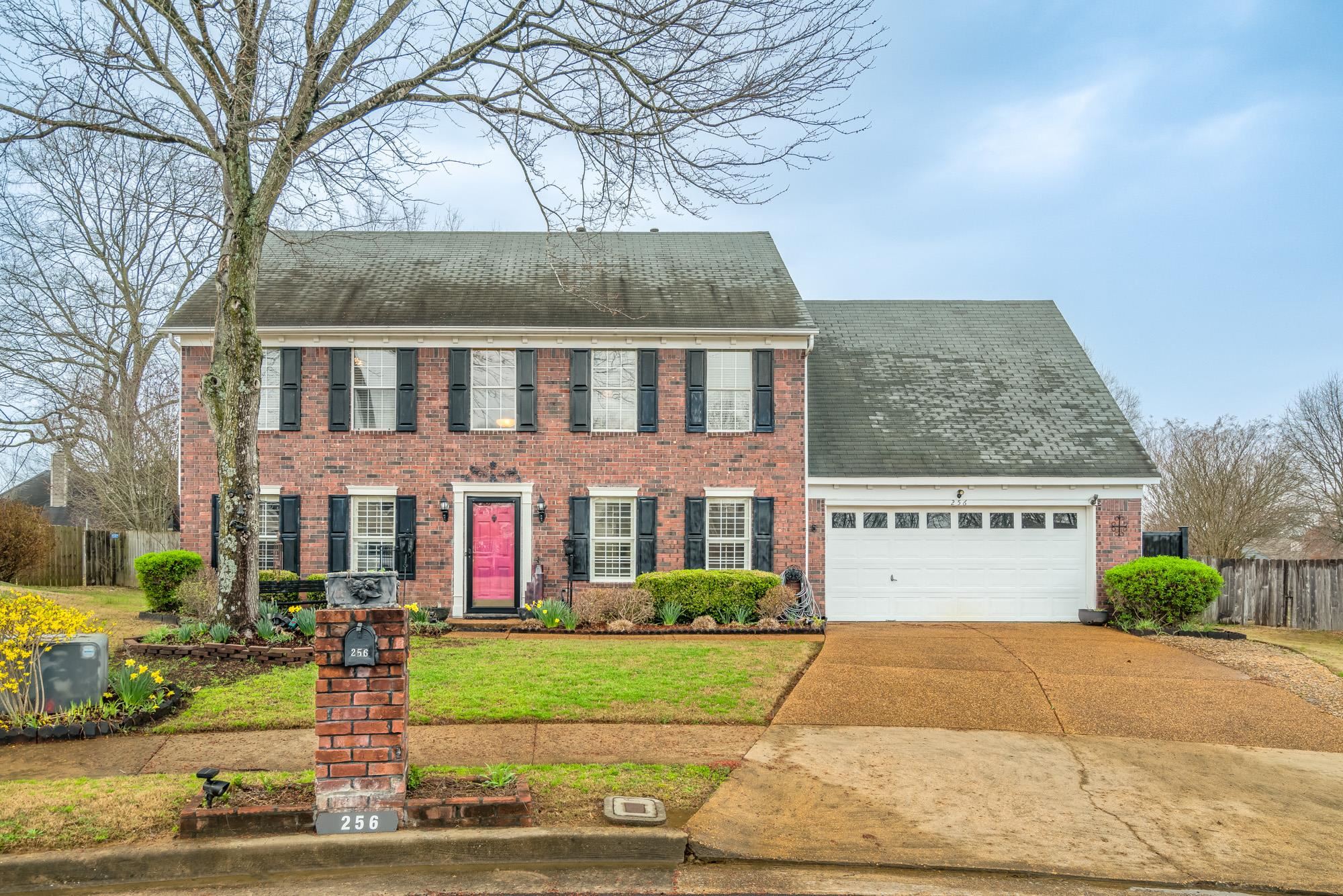 256 Windy Ridge Cove Collierville, TN 38017 - Photo 1 of 25 a front view of a building with garden