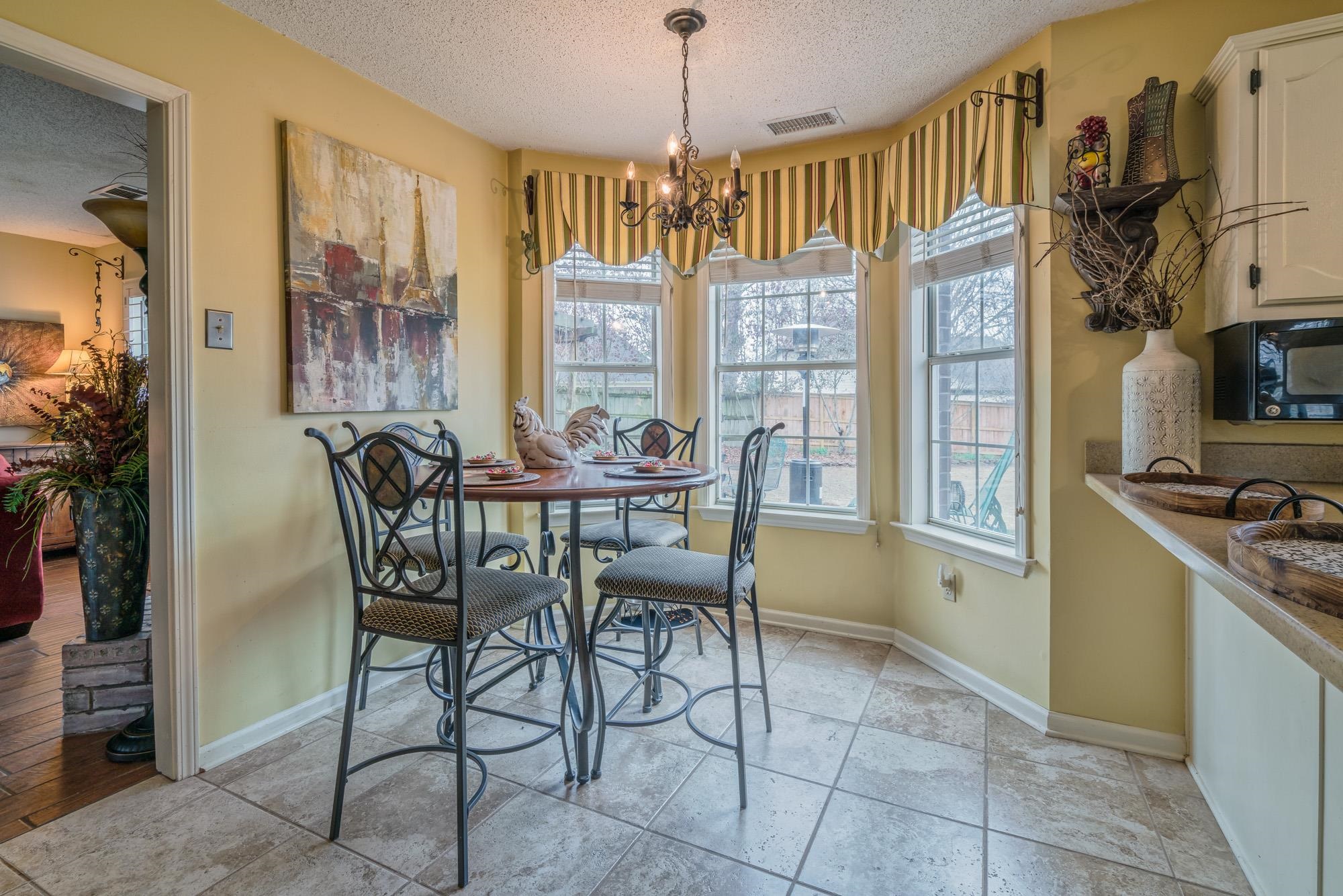 256 Windy Ridge Cove Collierville, TN 38017 - Photo 16 of 25 a dining room top with furniture and a chandelier
