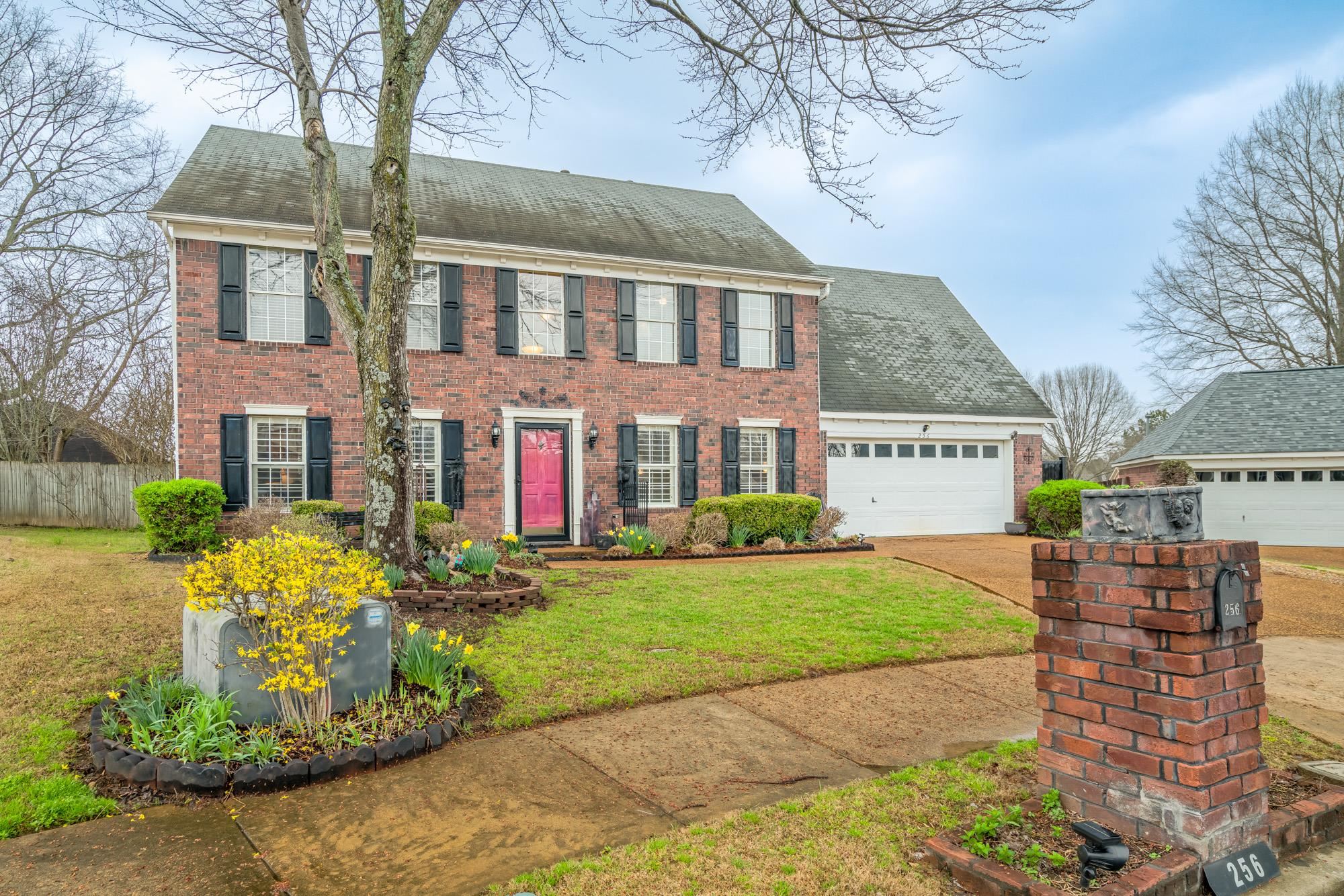 256 Windy Ridge Cove Collierville, TN 38017 - Photo 2 of 25 a front view of a building with garden