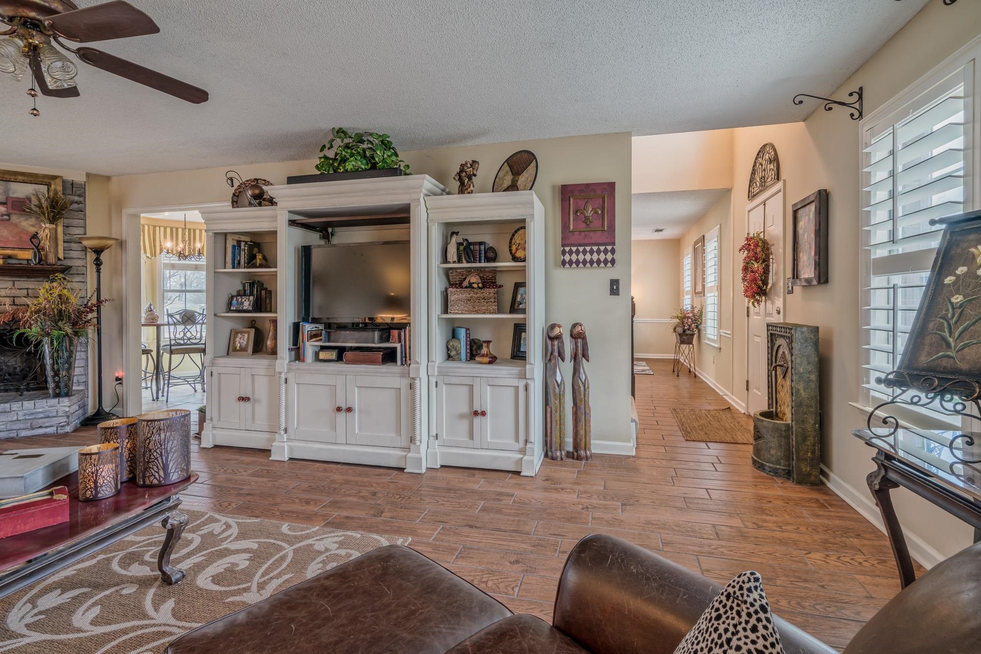 256 Windy Ridge Cove Collierville, TN 38017 - Photo 5 of 25 a living room with furniture a flat screen tv and a rug