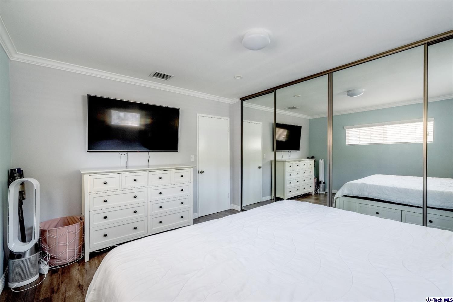 9748 Cabanas Avenue Tujunga, CA 91042 - Photo 12 of 25