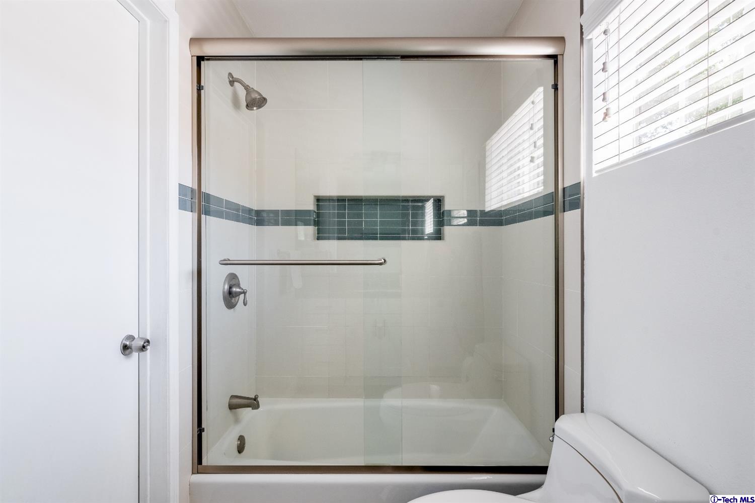 9748 Cabanas Avenue Tujunga, CA 91042 - Photo 14 of 25