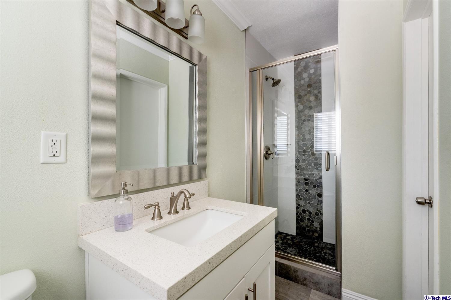 9748 Cabanas Avenue Tujunga, CA 91042 - Photo 17 of 25