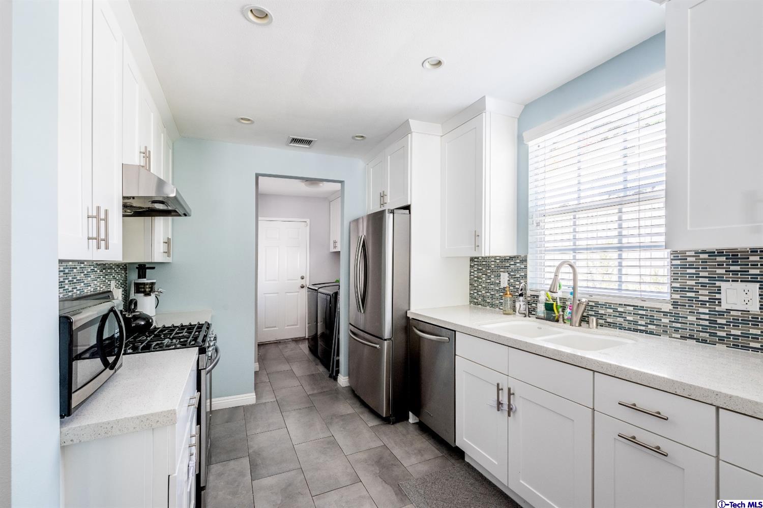 9748 Cabanas Avenue Tujunga, CA 91042 - Photo 9 of 25