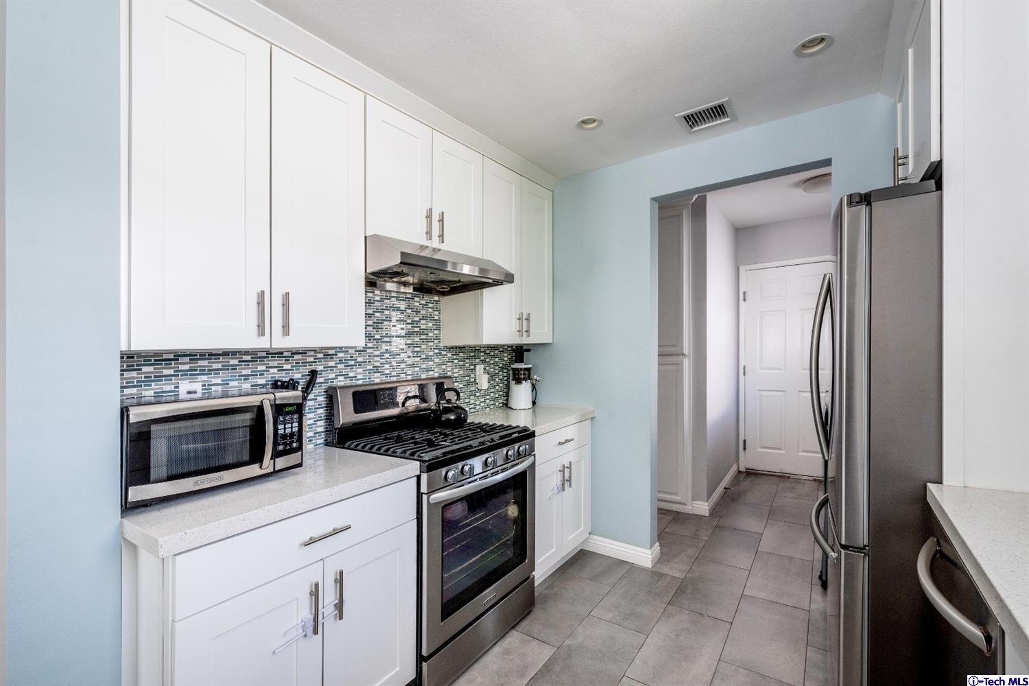 9748 Cabanas Avenue Tujunga, CA 91042 - Photo 10 of 25