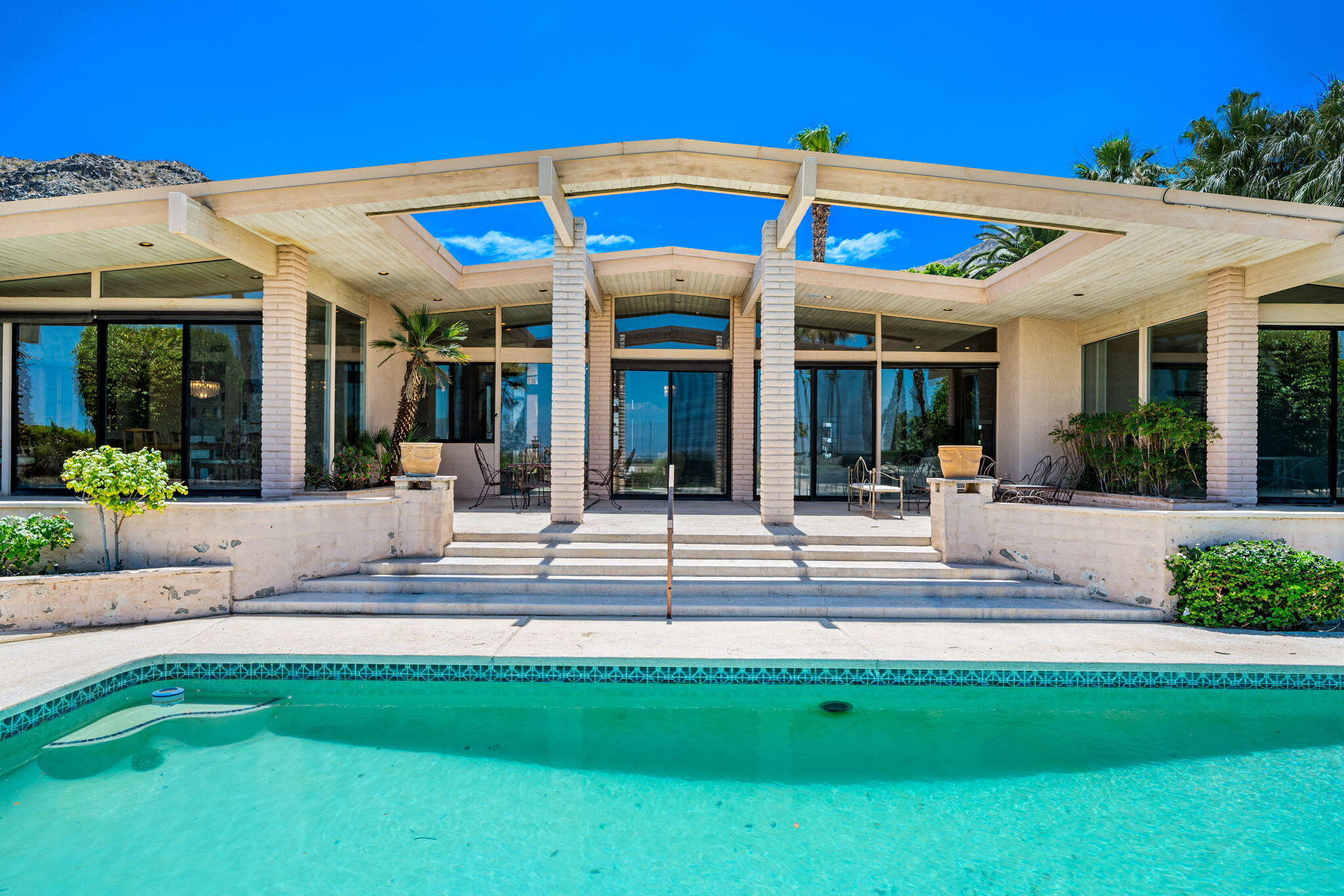 70465 Pecos Road Rancho Mirage, CA 92270 - Photo 32 of 48 a view of a volley ball court
