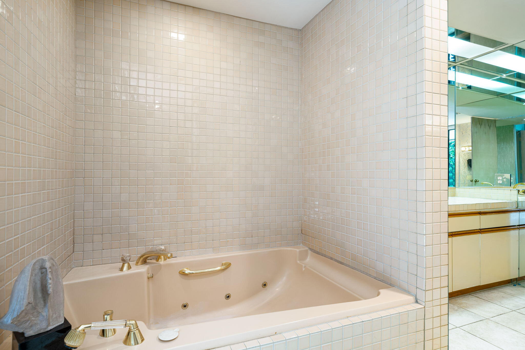 70465 Pecos Road Rancho Mirage, CA 92270 - Photo 39 of 48 a bathroom with a bathtub