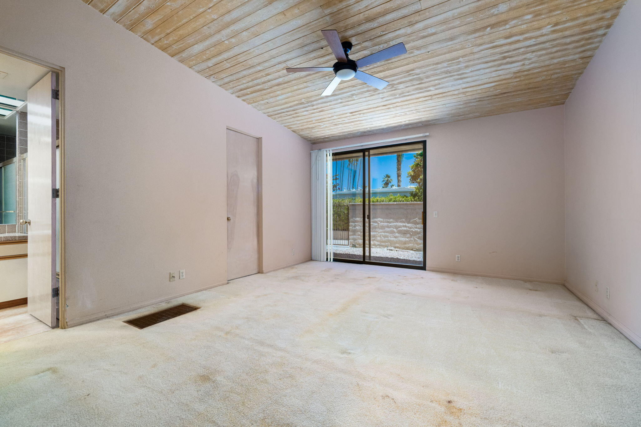 70465 Pecos Road Rancho Mirage, CA 92270 - Photo 45 of 48 an empty room with windows and ceiling fan