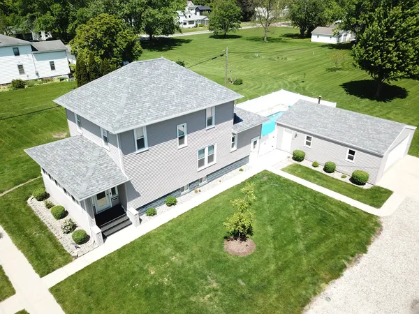 $309,000 | 301 West 2nd Street, Gilman, IL 60938
