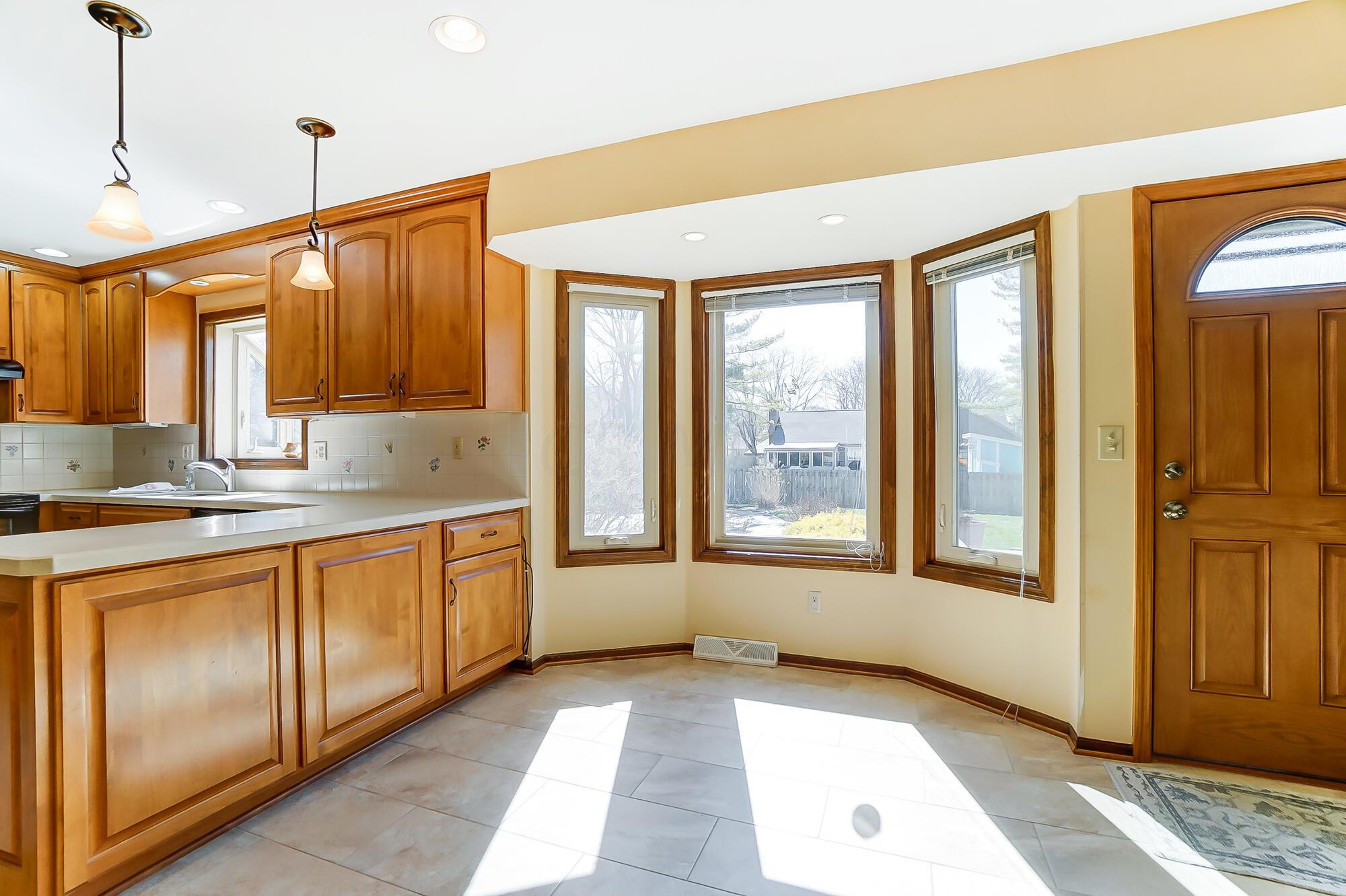 2221 Sandover Road Columbus, OH 43220 - Photo 20 of 79 029