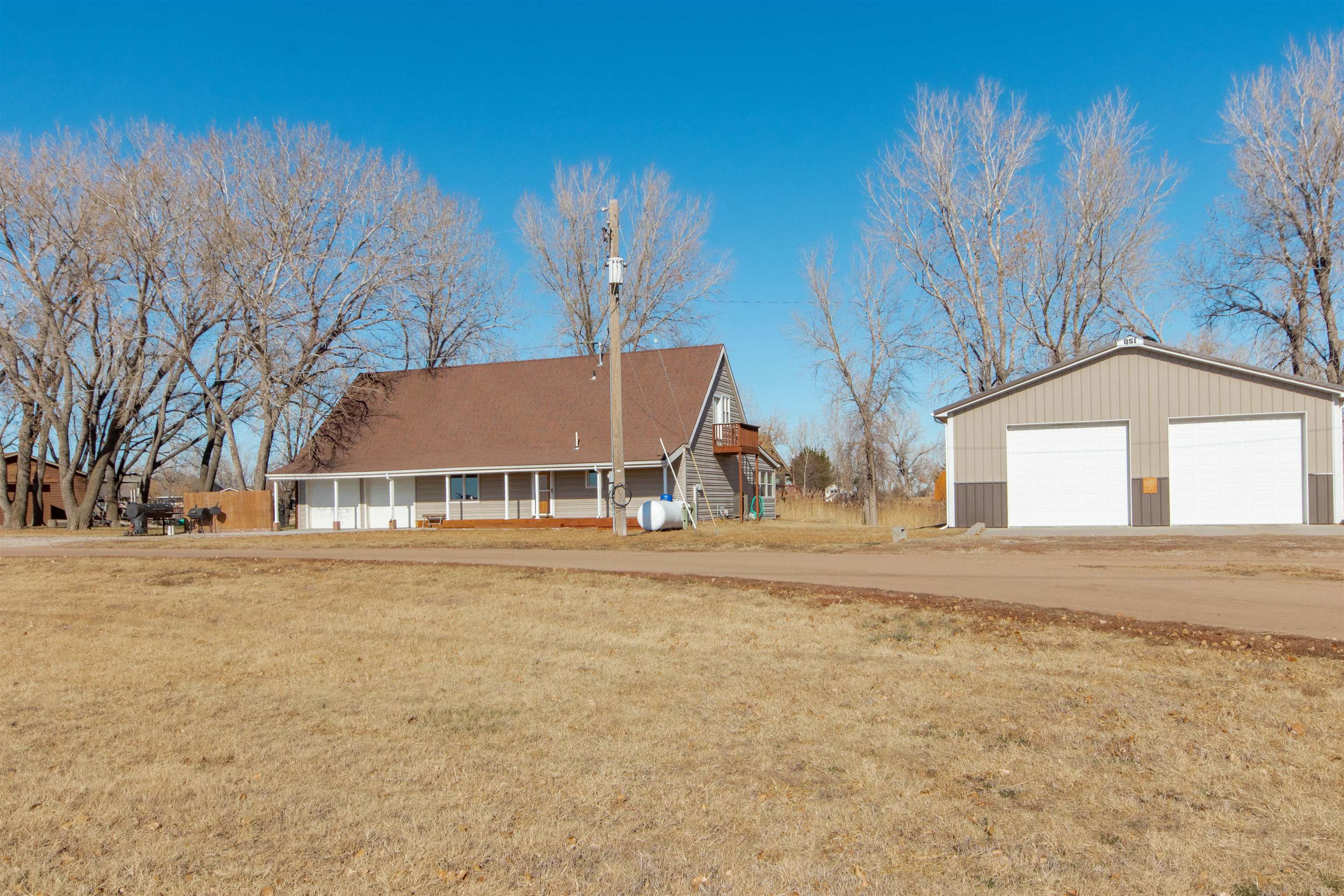 107 Country View Lane Sterling, KS 67579 - Photo 2 of 36