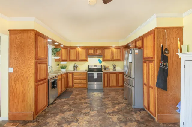 $259,000 | 107 Country View Lane, Sterling, KS 67579