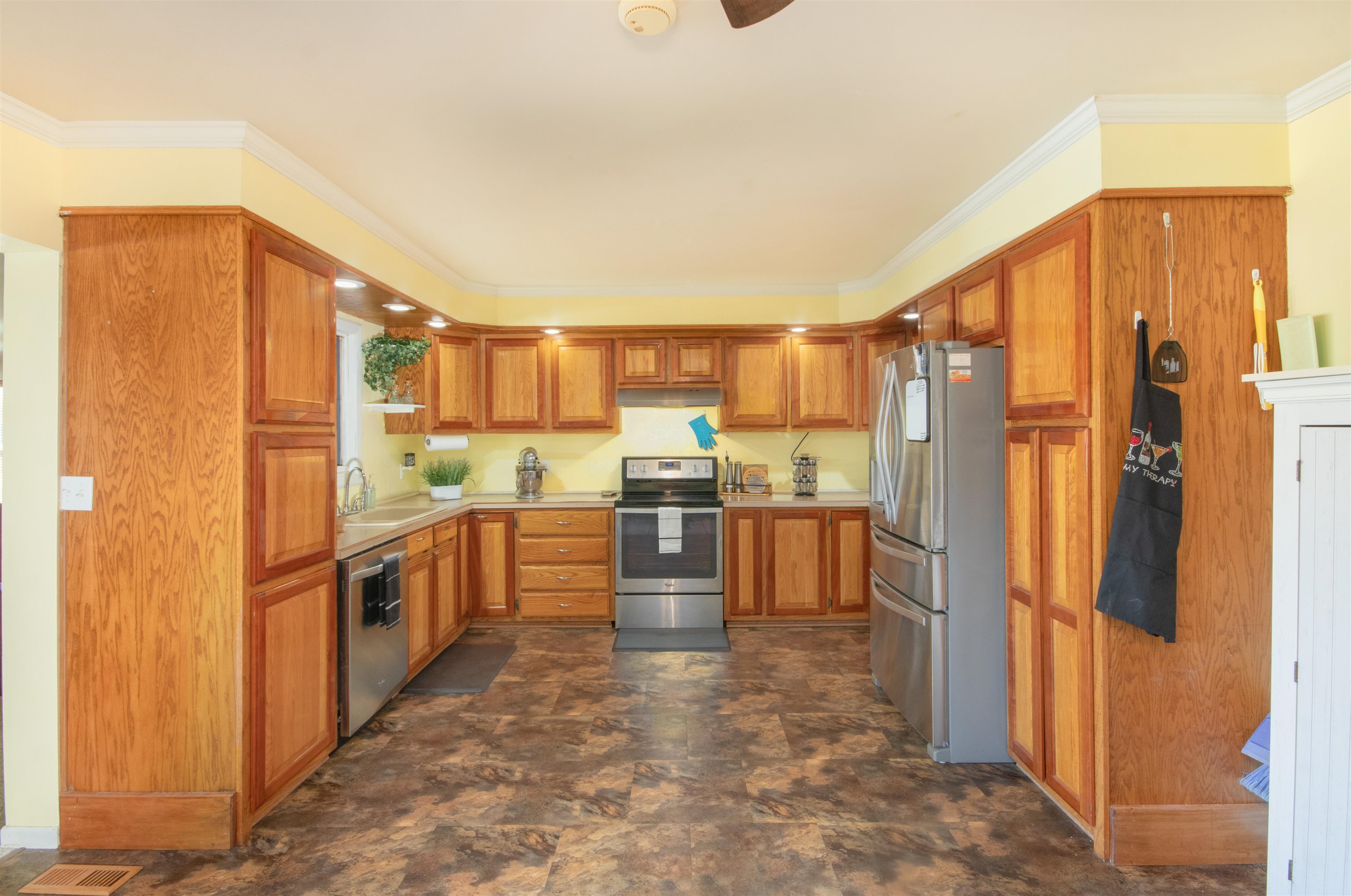 107 Country View Lane Sterling, KS 67579 - Photo 5 of 36