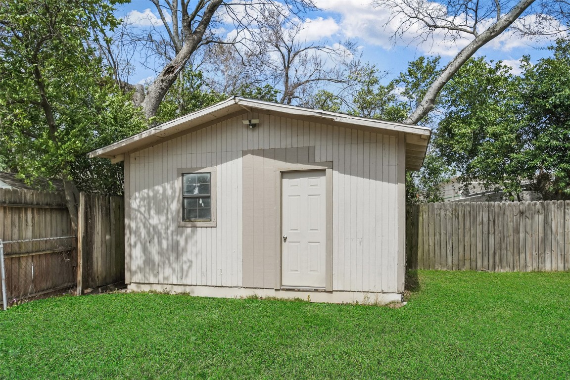 309 Pecore Street Houston, TX 77009 - Photo 34 of 45 a backyard of a house with lots of green space