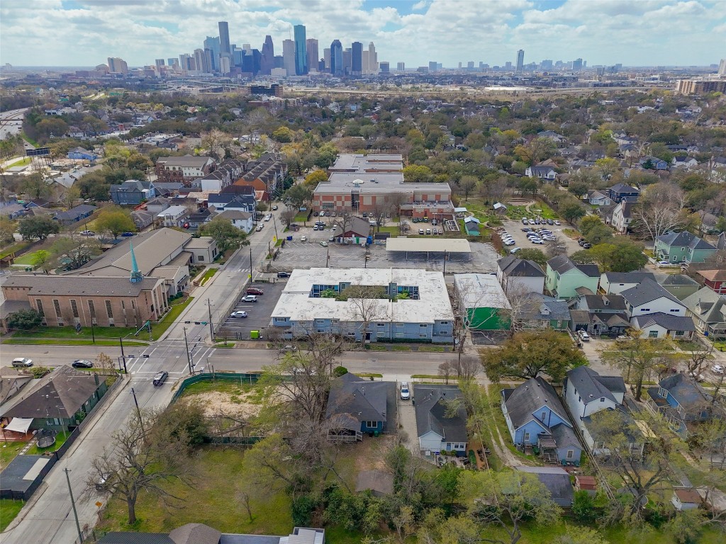 309 Pecore Street Houston, TX 77009 - Photo 41 of 45 an aerial view of residential houses with outdoor space