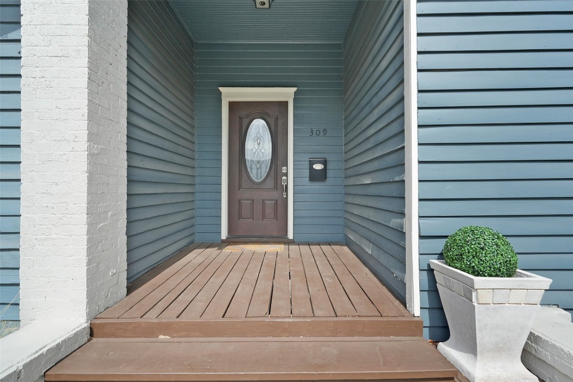 309 Pecore Street Houston, TX 77009 - Photo 6 of 45 a view of backyard of house