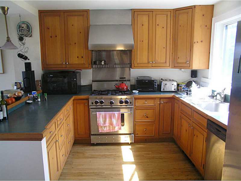 1536 West Side Road Block Island, RI 02807 - Photo 3 of 25 Kitchen.