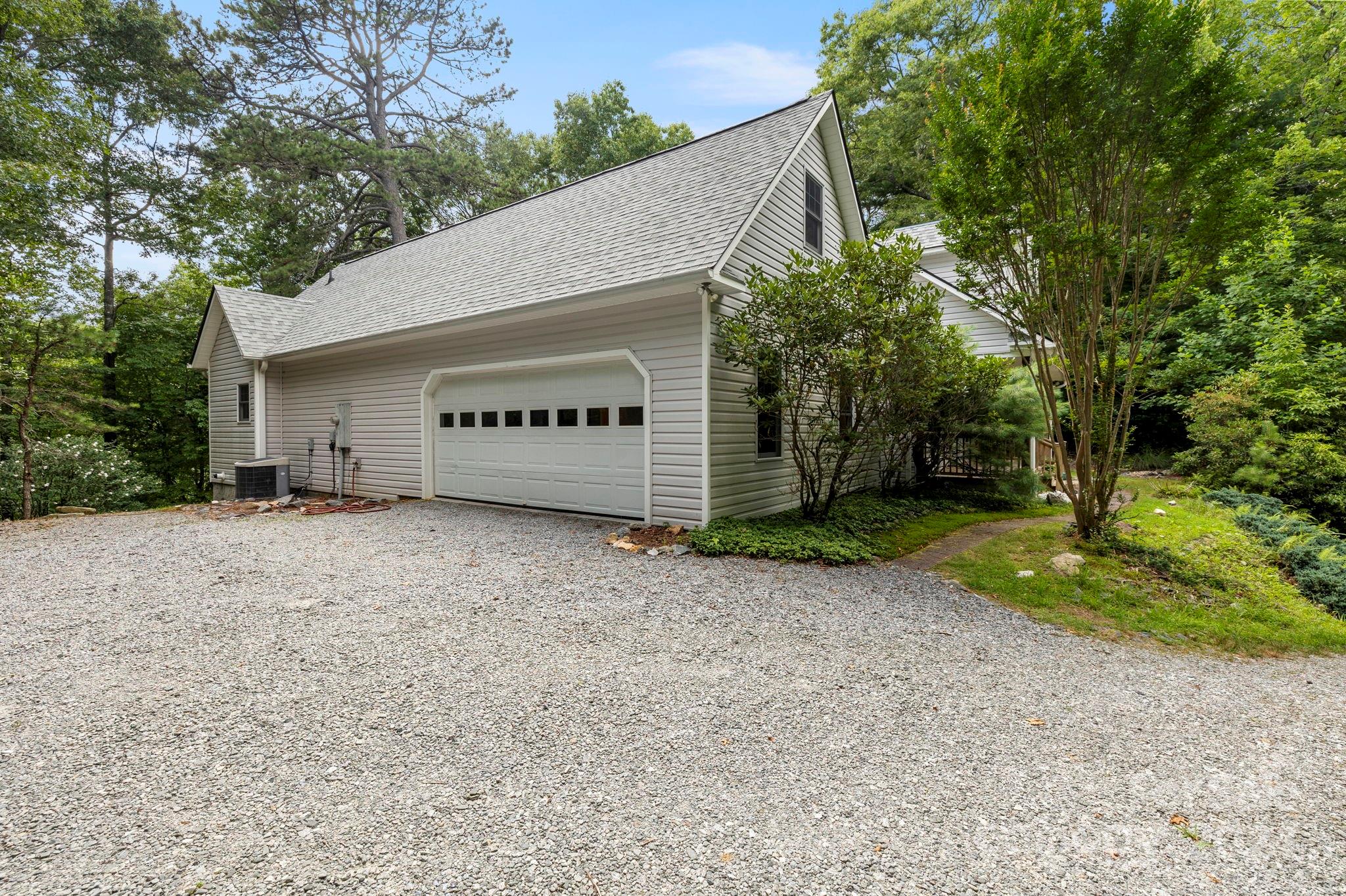 718 Thunder Road Brevard, NC 28712 - Photo 10 of 46 Gallery Image 10