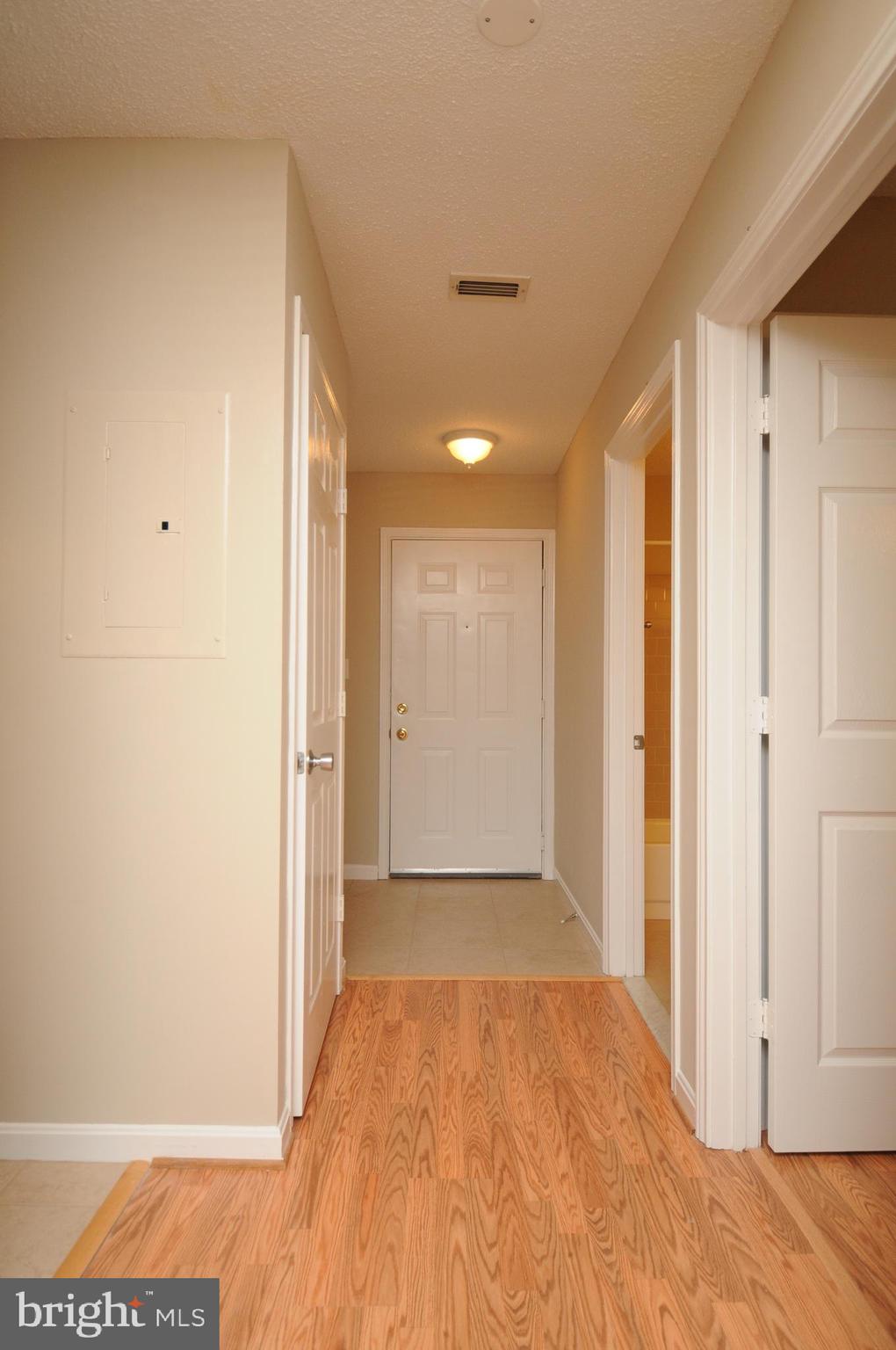21009 Timber Ridge Terrace, Unit 103 Ashburn, VA 20147 - Photo 4 of 26 Gallery Image 4
