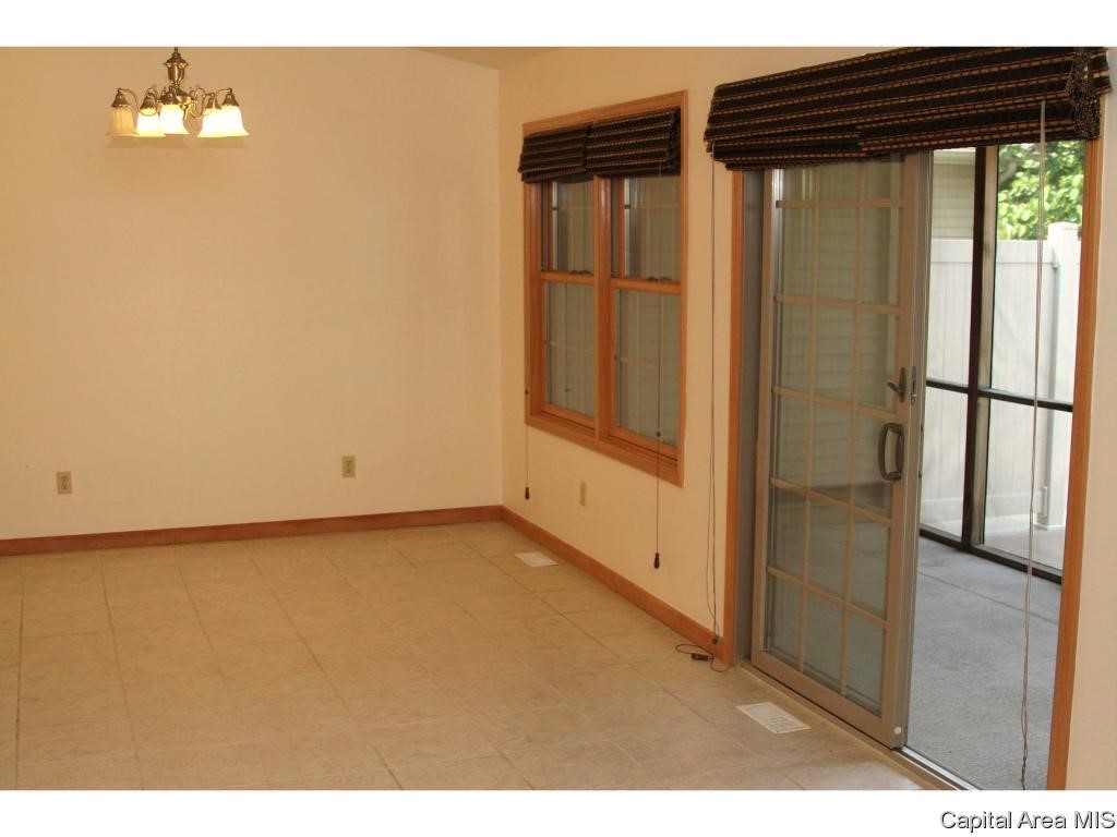7101 Preston Drive Springfield, IL 62711 - Photo 6 of 25