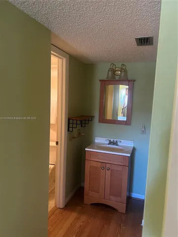 $1,800 | 1166 6th Avenue, Unit D6, Vero Beach, FL 32960