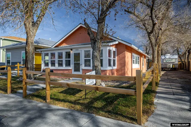 $220,000 | 1001 St John Street, Casper, WY 82601