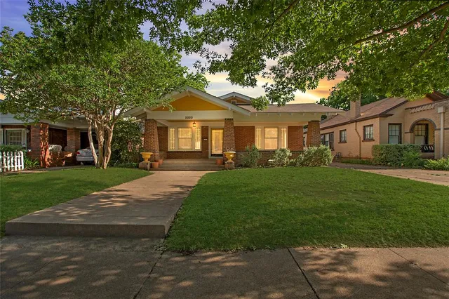 $2,850 | 2222 Harrison Avenue, Fort Worth, TX 76110