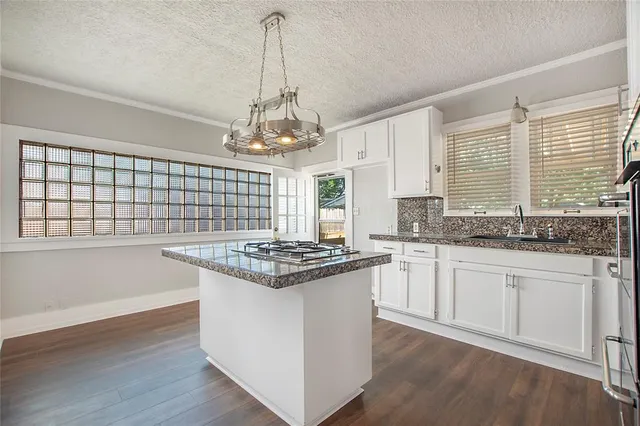 $2,850 | 2222 Harrison Avenue, Fort Worth, TX 76110