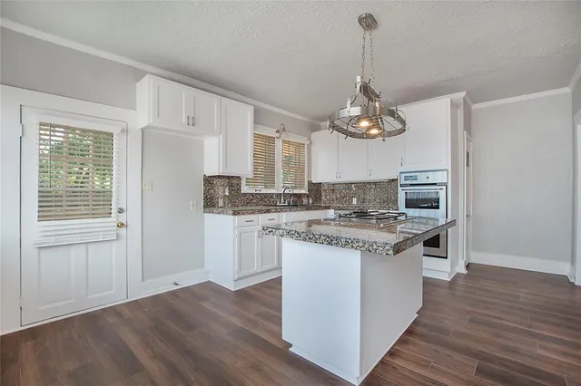 $2,850 | 2222 Harrison Avenue, Fort Worth, TX 76110