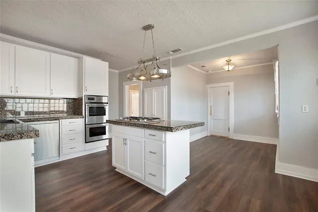 $2,850 | 2222 Harrison Avenue, Fort Worth, TX 76110