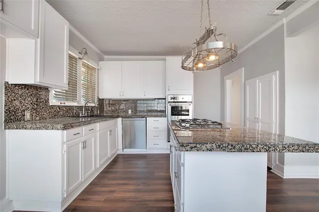 $2,850 | 2222 Harrison Avenue, Fort Worth, TX 76110